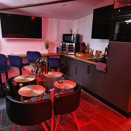 ベッド・アンド・ブレックファスト Love Room